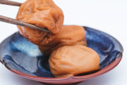 【悲報】梅農家「助けて！梅干しを食べない日本人が増えてるの！なんで梅干し食べないの？！」