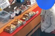 【動画】 無人販売店で弁当と現金を盗まれ店主激怒、犯人の顔写真を張って晒し上げ ⇒ まさかの展開に衝撃走る・・