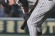 阪神　中野が今季初めて途中交代　二回には自打球を当て表情ゆがめる