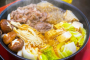 すき焼きやってもおかんが白菜とシラタキ入れるせいで味薄くなるんやが