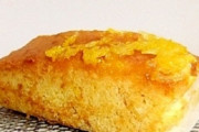 私が作ったお菓子…甘夏のジャムでパウンドケーキ作ったけど苦くなっちゃって…それを美味しい美味しいって食べてくれる旦那。幸せだよー！
