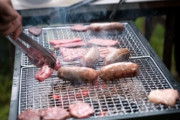 中学生男子のためにBBQの前に4kgの唐揚げを用意した母親さん、なぜか叩かれる……
