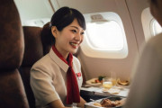 日本人が飛行機で急に袋渡される→「海外のこういうの好き、ほっこりした」と話題に！【タイ人の反応】