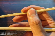 端の持ち方がコンプレックスで矯正箸を買った結果ｗｗｗｗｗｗｗ