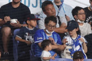 【悲報】バウアーさん、試合が見たかったのにファンに邪魔されていた