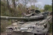 T-80BV戦車がウクライナ軍に鹵獲されとる！…ロシア軍が重火器や弾薬庫など何もかもを残して逃走