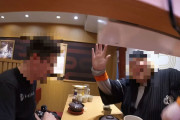 スシローで外国人が迷惑行為をしてる！　「最高の短編映画」「迷惑行為だと思ってない奴らの神経疑うわ。」