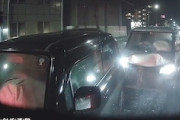 【東京】真ん中の車が心配。玉突き事故に巻き込まれたヴェルファイアのドラレコ。