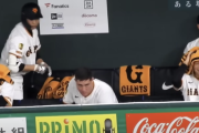 巨人・リチャードさん、ベンチも笑顔にしてしまう