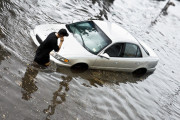 車が浸水した、たすけて・・・・・