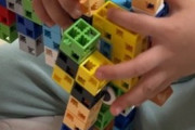 【画像】3歳の息子がブロックで作ったこれ、凄くね…？