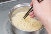 女さん「ラーメンは麺を茹でたお湯は捨ててスープは新しいお湯で作ったほうが美味くない？」