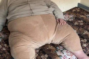 【画像】肥満すぎるISISの宗教指導者、捕まる