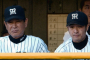 星野監督の横が定位置　主戦捕手・矢野の壁に阻まれ、それでもベスト尽くした苦労人が虎にエール