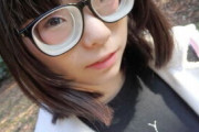 【画像】どぎつい眼鏡してる女さんｗｗｗ