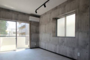 こういうコンクリの壁の部屋に憧れてるやつwwwwww