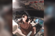 機長「操縦席に座るかい？秘密だよ…」　女性「機長に感謝 ^^)v」 SNSアップ → 炎上　終身乗務禁止に