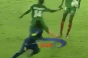 【動画】アフリカサッカーの悪質ファール、次元が違うwwwwwwwww