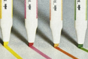 今では当たり前の「蛍光ペン」、50年前にトンボ鉛筆が開発した画期的文房具