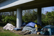 海外「公共施設でキャンプして重罪ならどこに行けと？」アメリカで拡がるホームレス規制