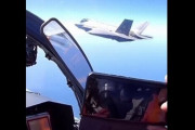 バルト海上空でF-35戦闘機を迎撃するSu-27P戦闘機の機内映像！
