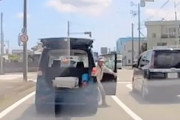 【静岡】色々焦ったお爺ちゃんが急加速してしまう事故のドラレコ動画。