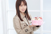 イオンカードやBUBKA編集部はケーキで祝福！本日11/29は櫻坂46キャプテンを務める菅井友香25歳のお誕生日