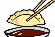 【画像】札幌市民、餃子にカレーをかけて食べてしまう