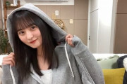 パーカーかぶって揺れてるだけなのに可愛すぎるやろ！！！【乃木坂46】