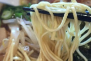 ワイラーメン通「あ、麺”バリカタ”でお願いします」店員「は…はい！(やべぇこいつガチや)」