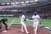 海外も爆笑「大谷のホームランを見た山本と佐々木の顔を見てごらん」