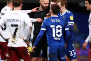 【動画】英サッカーで珍事！審判が選手に頭突きで罰金処分、決定的瞬間に現地反響「冗談だろ」