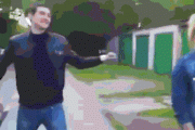 【動画】　白人JKさん、身長190cmのラガーマンに殴りかかってしまう・・・