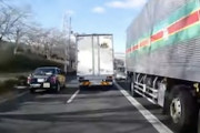 【大阪】えっ！この事故ってトラックが悪いの？なドライブレコーダーが投稿される。