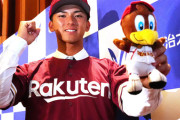 楽天にドラフト1位指名された明治大学の宗山塁選手のイーグルスユニ姿
