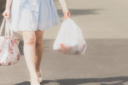 師範「誰かコンビニでおにぎりとかカップめん買ってきてくんない？」女「私行ってきます」師範「頼む。お前も好きなもん買ってきていいよ（つ 1000円」→ えっ？