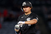 【海外の反応】村上宗隆がジャッジに並ぶ第15号逆方向ホームラン【MLB】