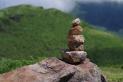 たまに山奥に石が積まれてるけど何あれ