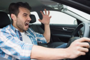 【疑問】何で車運転する時イライラしてしまうんだろうな？