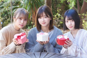 欅坂46小林由依×渡邉理佐×森田ひかる、3人から同時にチョコのプレゼント！可愛すぎるバレンタインオフショットが公開！【イオンカード】