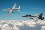 海外 アメリカ海軍の「無人ドローン」が空中給油に初成功