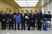 ◆画像◆首相官邸表敬訪問の日本代表、主将吉田麻也が顔の長さの分室伏広治よりデカいと話題に！
