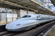 韓国人「日本の新幹線が駅を通過する速度」