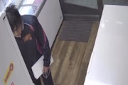 【動画】窃盗被害が相次ぎ閉店に追い込まれた無人販売店の防犯カメラ。