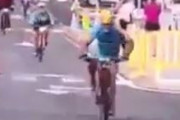 【動画】自転車「もうすぐゴールだ！うおおおおお！！」女さん「！！！」