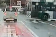 【動画】 一時停止を無視した軽自動車が、西鉄バスに激しく衝突・・ 衝撃ドラレコ動画が話題に