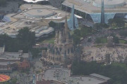 ディズニーランド、明日から臨時休園