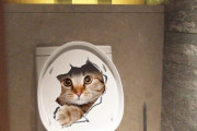 トイレを開けたらいきなり猫！家中を猫に侵略されている気分が味わえる猫ステッカー