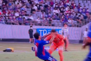 ◆悲報◆エルボーでおなじみFC東京レアンドロさん、後ろから詰めたDFに回転ビンタ御見舞しててくさ?
