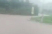 【動画】 埼玉・鳩山町で観測史上最大の大雨　車上に残された妊婦を救助へ　十数カ所で冠水